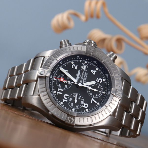 Breitling Chrono Avenger E13360